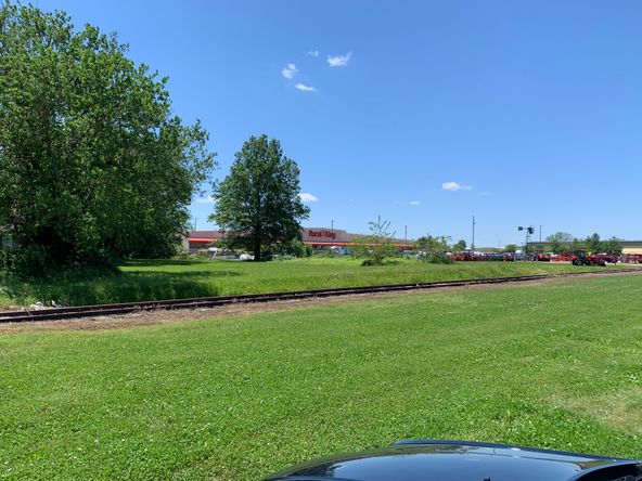 125 W Columbia St, Litchfield, IL 62056